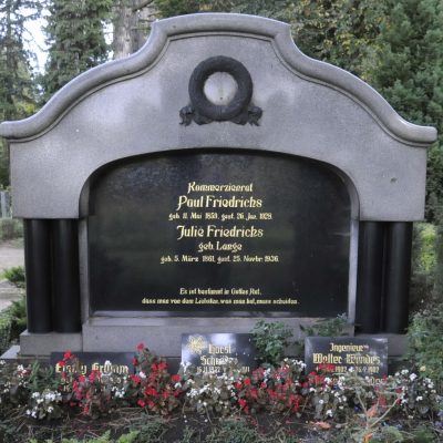 g Deutsch: Grabstätte der Familie von Emil Paul Friedrichs